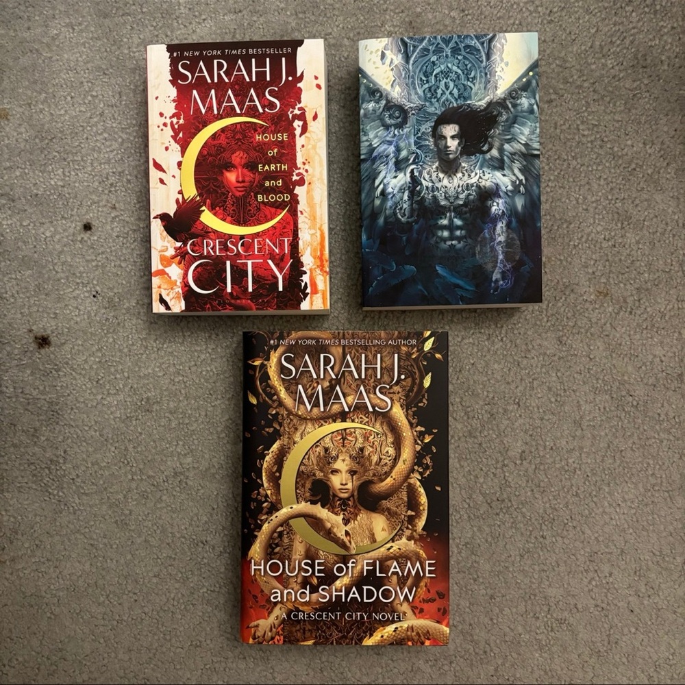 Sarah J Maas: Crescent City